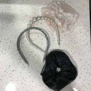 Hair Accessories Gift Set (2 Hairbands, 2 Scrunchies)